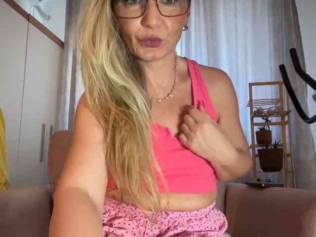 MoonieBlue webcam