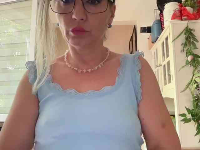 MoonieBlue webcam