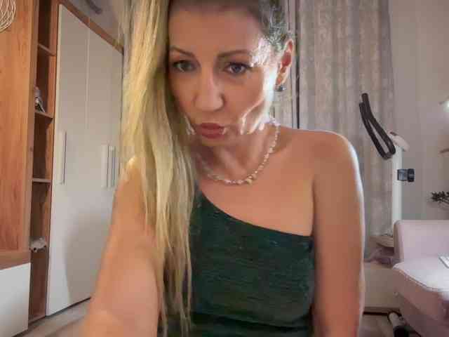 MoonieBlue webcam