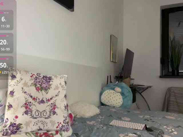 MoonieBlue webcam