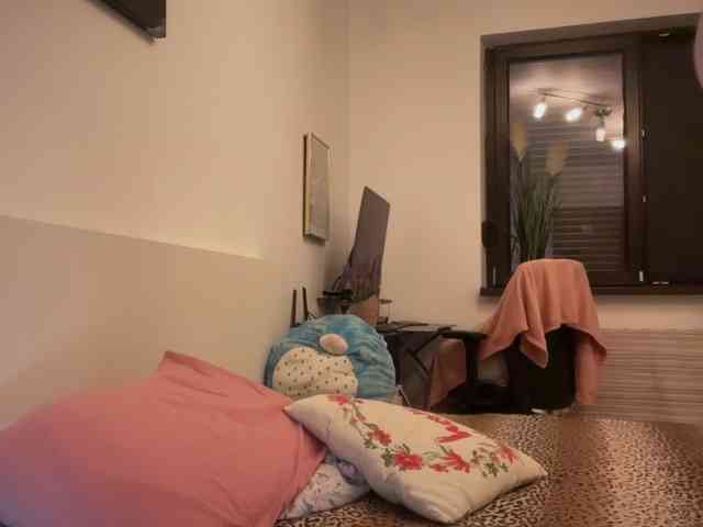 MoonieBlue webcam