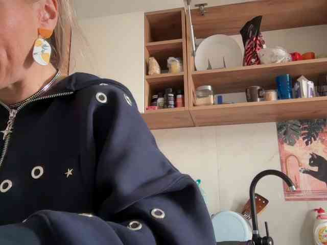 MoonieBlue webcam