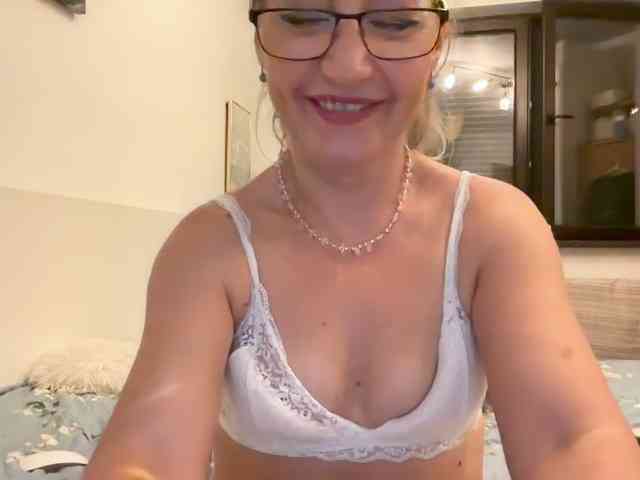 MoonieBlue webcam