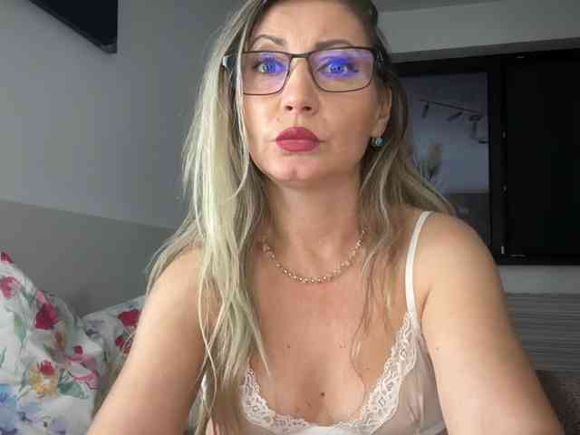 MoonieBlue webcam