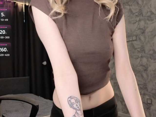 LanaLipsi live cam on BongaCams