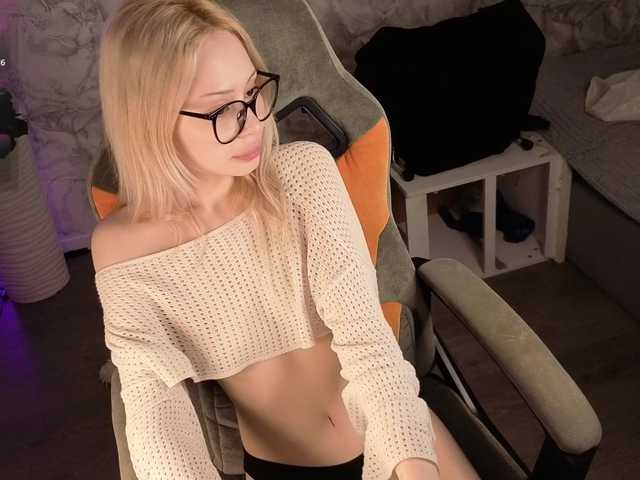 LanaLipsi live cam on BongaCams