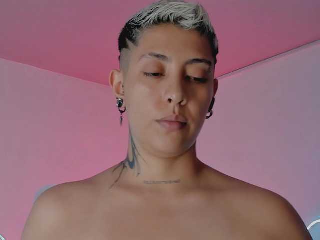 Aleja1214 live cam on BongaCams