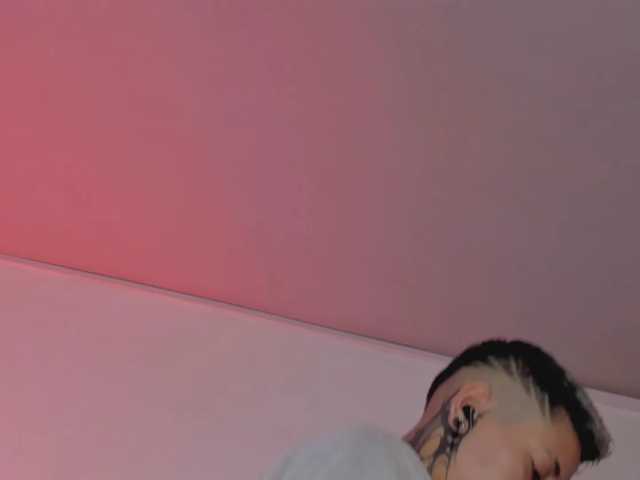 Aleja1214 live cam on BongaCams