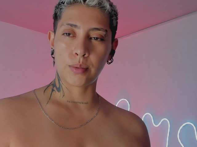 Aleja1214 live cam on BongaCams