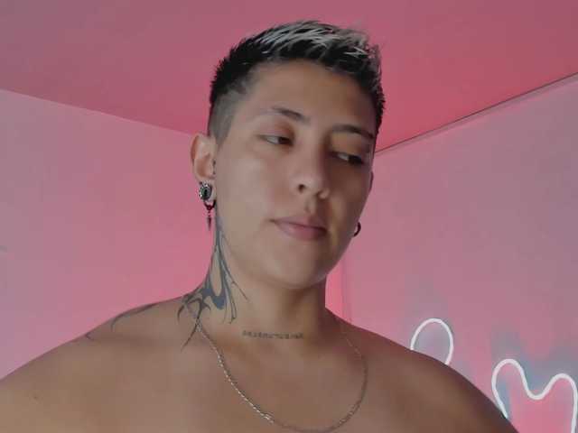 Aleja1214 live cam on BongaCams