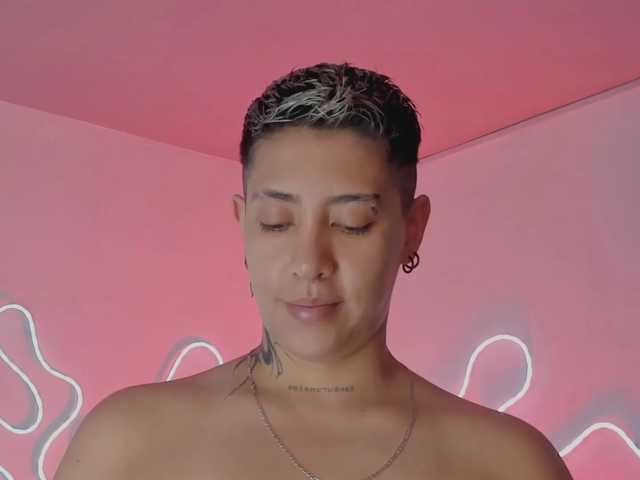 Aleja1214 live cam on BongaCams