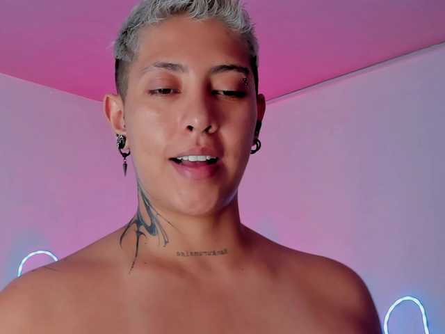 Aleja1214 live cam on BongaCams