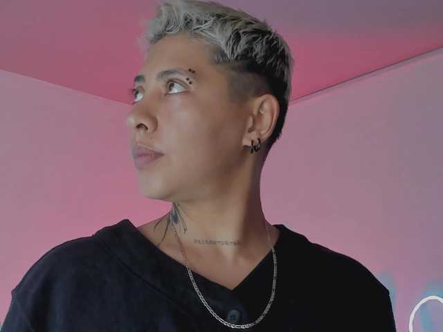 Aleja1214 live cam on BongaCams