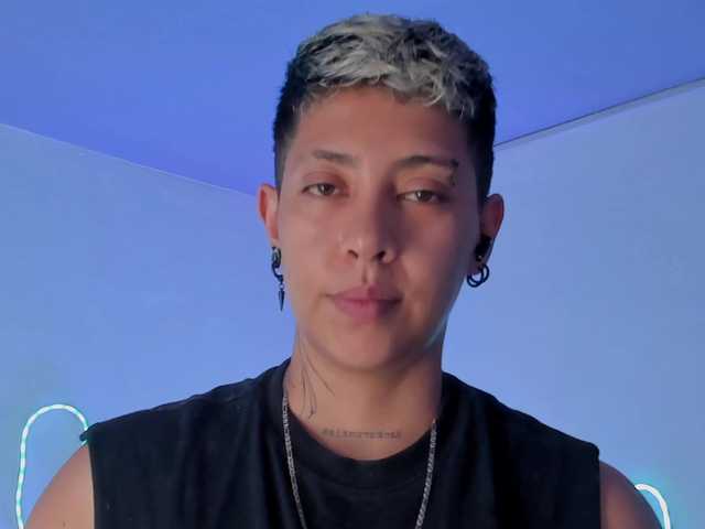 Aleja1214 live cam on BongaCams