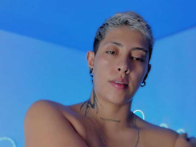 Aleja1214 live cam on BongaCams