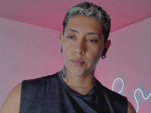 Aleja1214 live cam on BongaCams