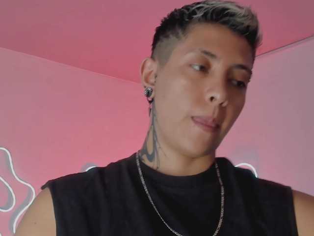 Aleja1214 live cam on BongaCams