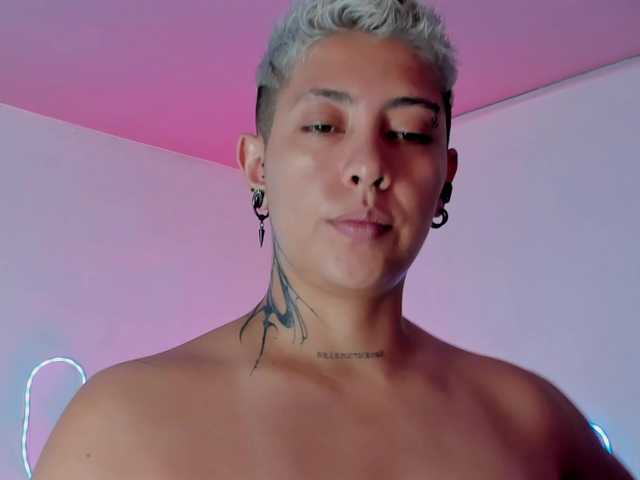 Aleja1214 live cam on BongaCams