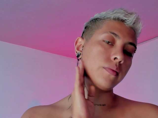 Aleja1214 live cam on BongaCams