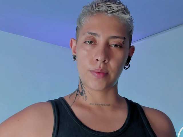 Aleja1214 live cam on BongaCams