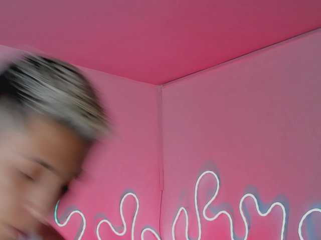 Aleja1214 live cam on BongaCams