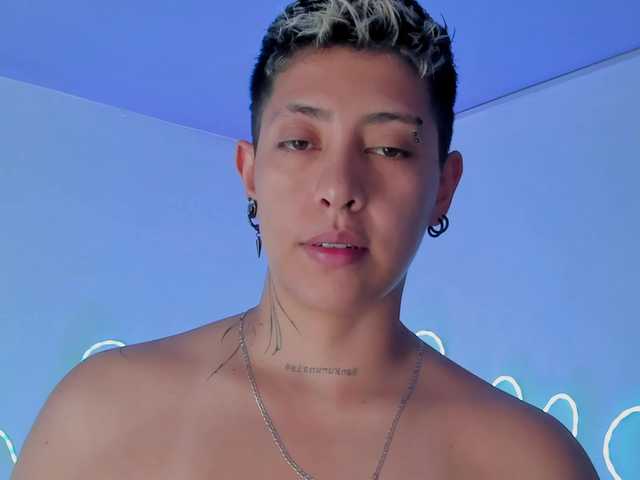 Aleja1214 live cam on BongaCams