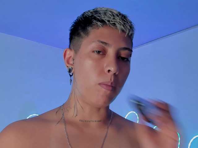 Aleja1214 live cam on BongaCams