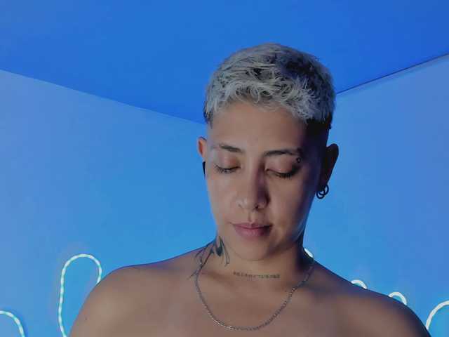 Aleja1214 live cam on BongaCams