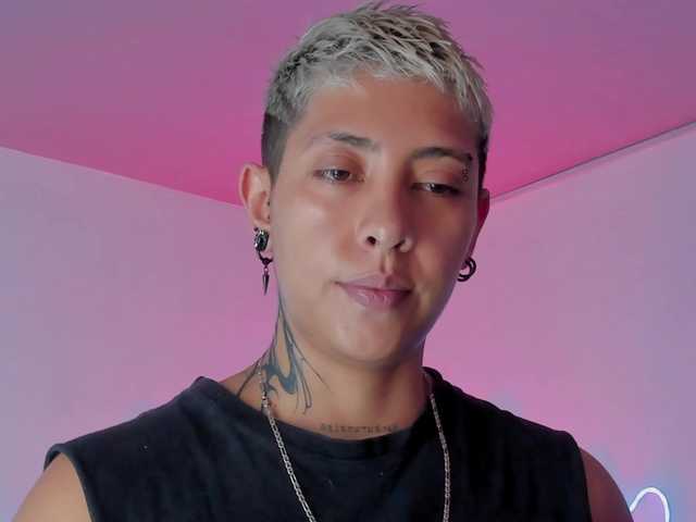 Aleja1214 live cam on BongaCams