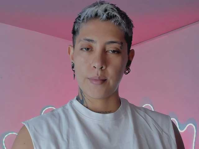 Aleja1214 live cam on BongaCams