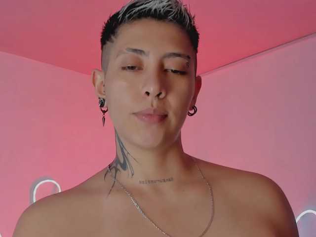 Aleja1214 live cam on BongaCams