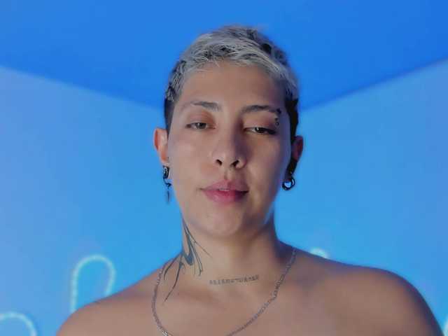 Aleja1214 live cam on BongaCams