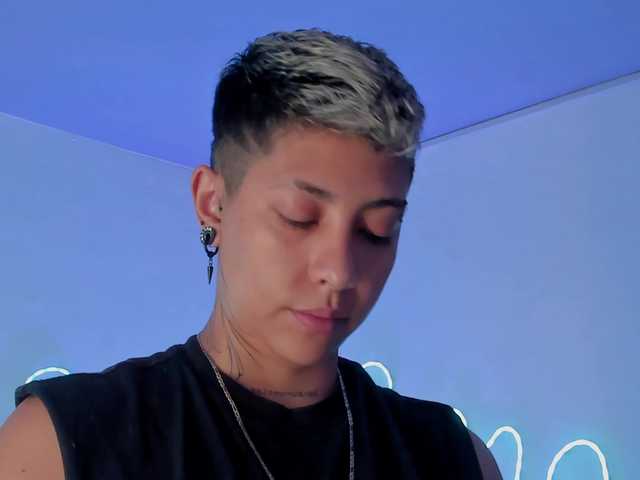 Aleja1214 live cam on BongaCams