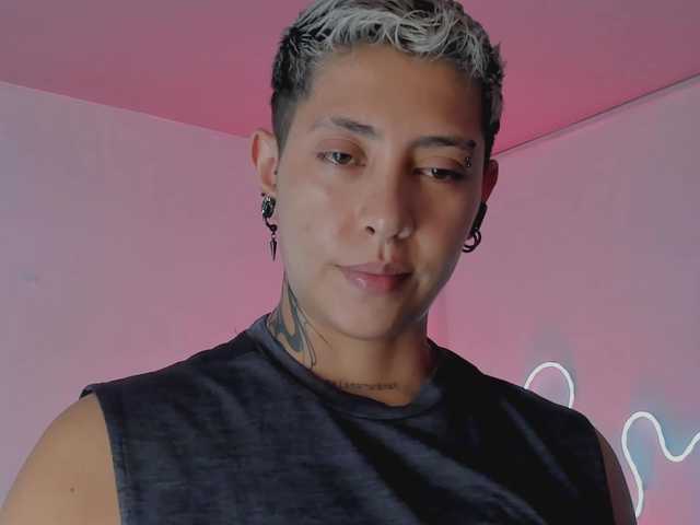 le modèle Aleja1214 est en webcam porno dans un show sur le site bongacams, il possède les tags suivants: Latino/Hispanic,Blonde,Shaved