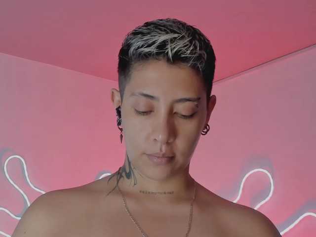 Aleja1214 live cam on BongaCams
