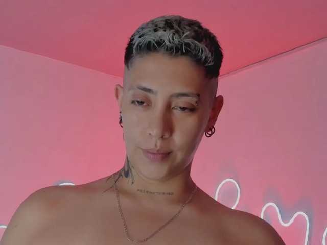 Aleja1214 live cam on BongaCams