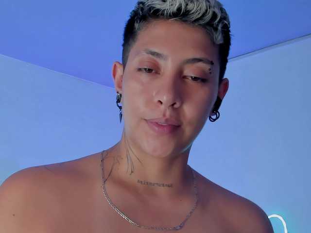 Aleja1214 live cam on BongaCams