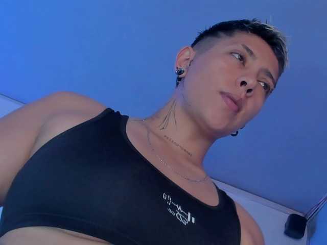 Aleja1214 live cam on BongaCams