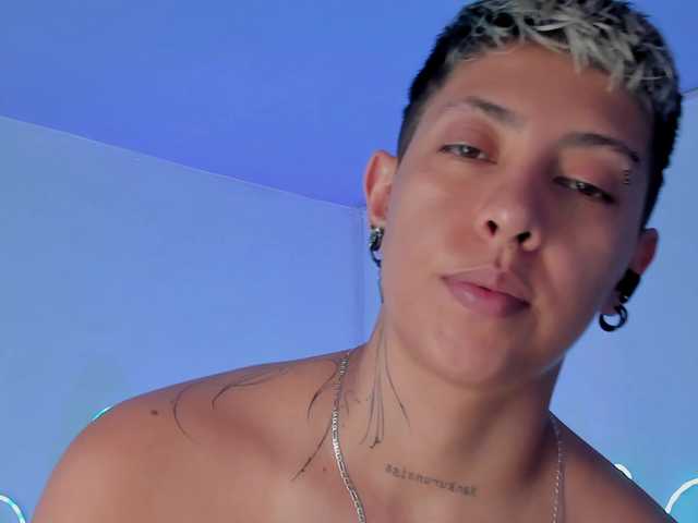 Aleja1214 live cam on BongaCams