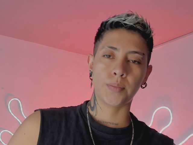 Aleja1214 live cam on BongaCams