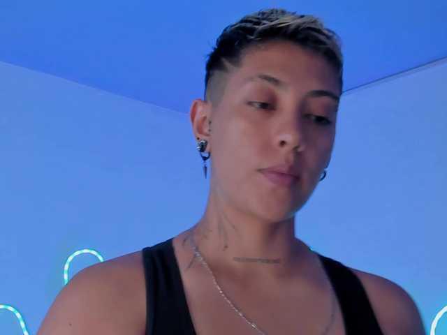 Aleja1214 live cam on BongaCams