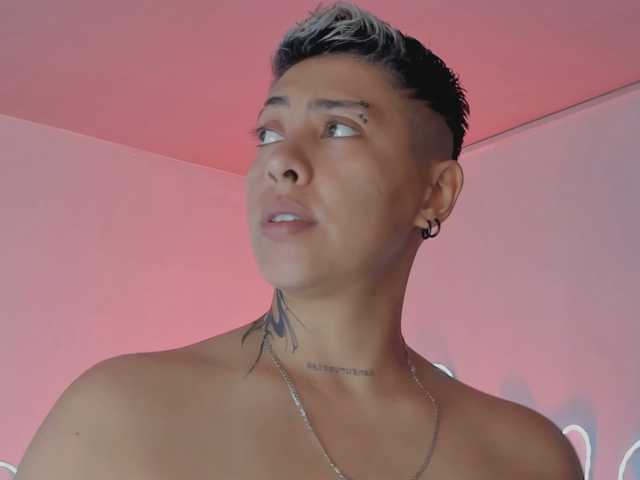 Aleja1214 live cam on BongaCams