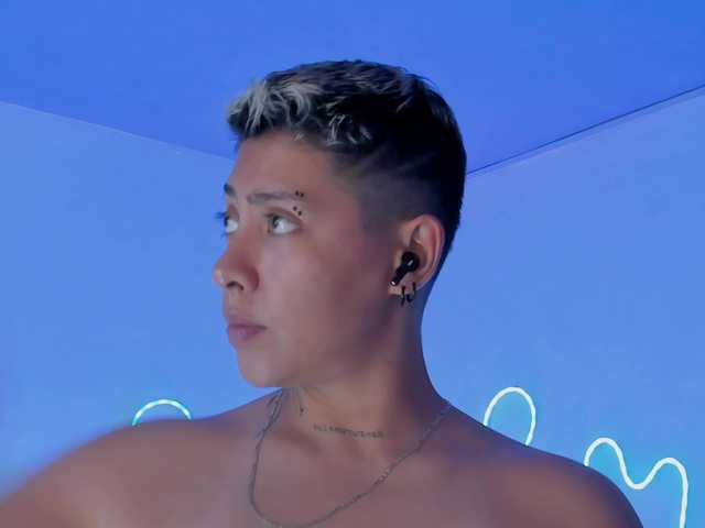 Aleja1214 live cam on BongaCams