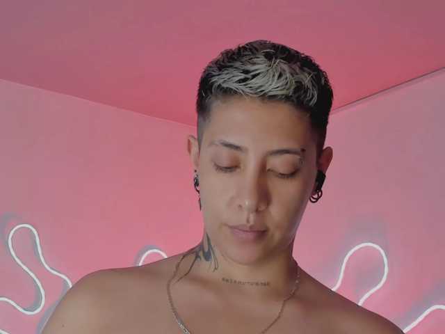 Aleja1214 live cam on BongaCams