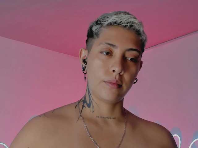 Aleja1214 live cam on BongaCams