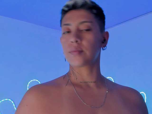 Aleja1214 live cam on BongaCams