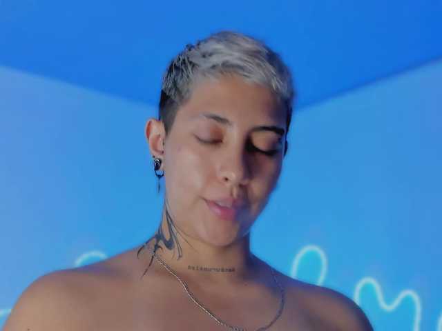 Aleja1214 live cam on BongaCams