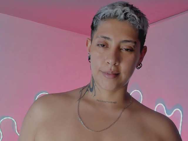 Aleja1214 live cam on BongaCams