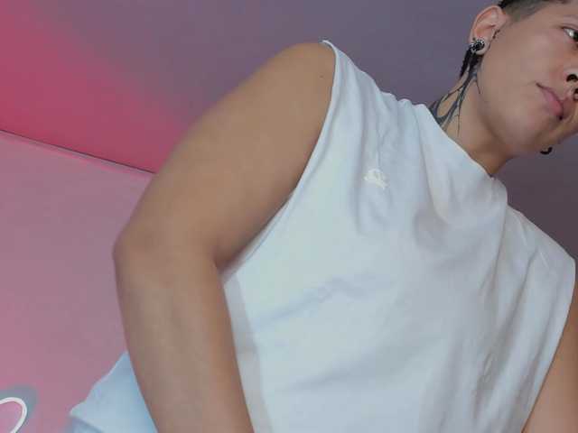 Aleja1214 live cam on BongaCams