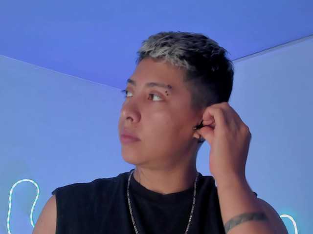 Aleja1214 live cam on BongaCams